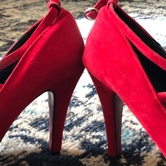 Heels - Picture 3 of 4